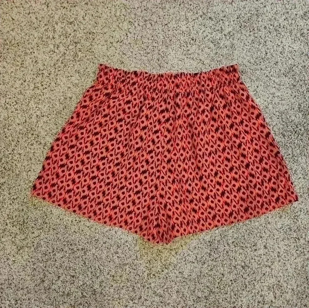 Red & Navy Geometric Shorts from Soprano w/ Elastic Waist, Size Medium